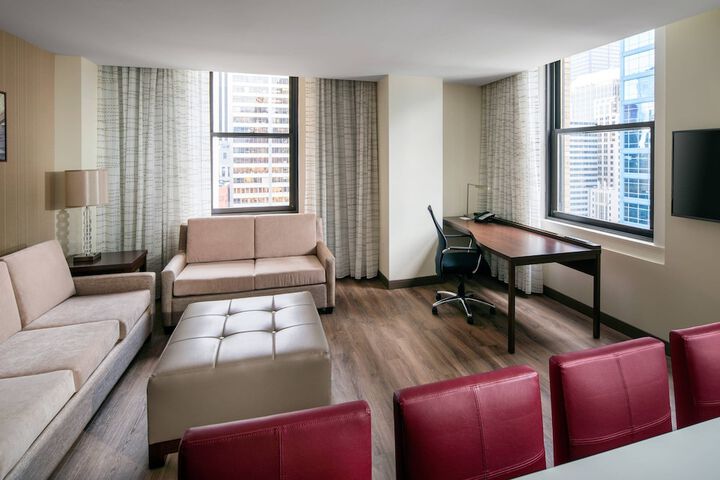 1 Bedroom Suite King Bed Sofa Accessible (3 of 17)