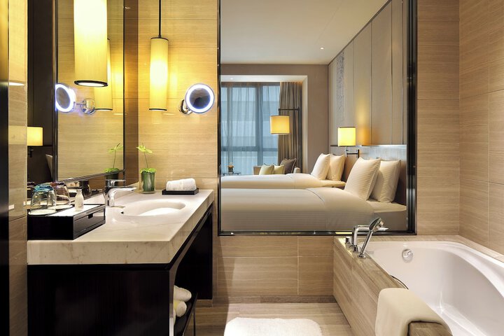 Room 15 of 38