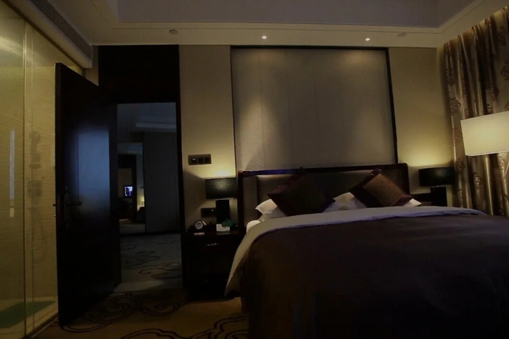 Room 4 of 11