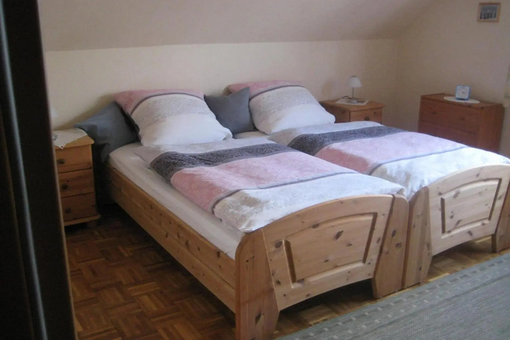 Room 4 of 13