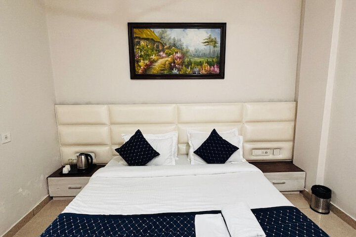 Room 11 of 25