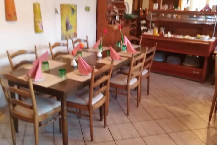 Dining 34 of 56