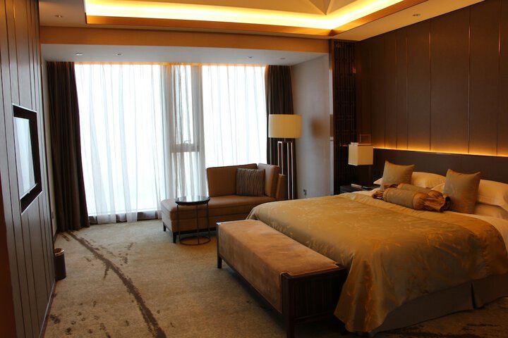 Room 11 of 77