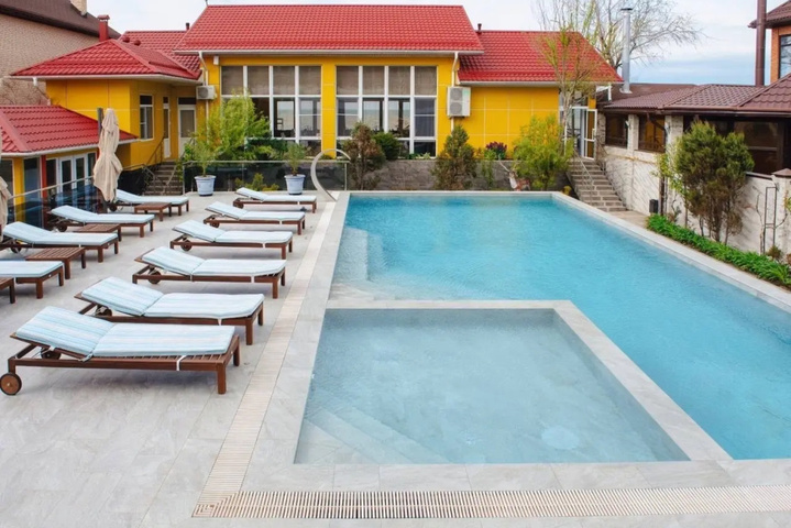 Pool 25 of 40