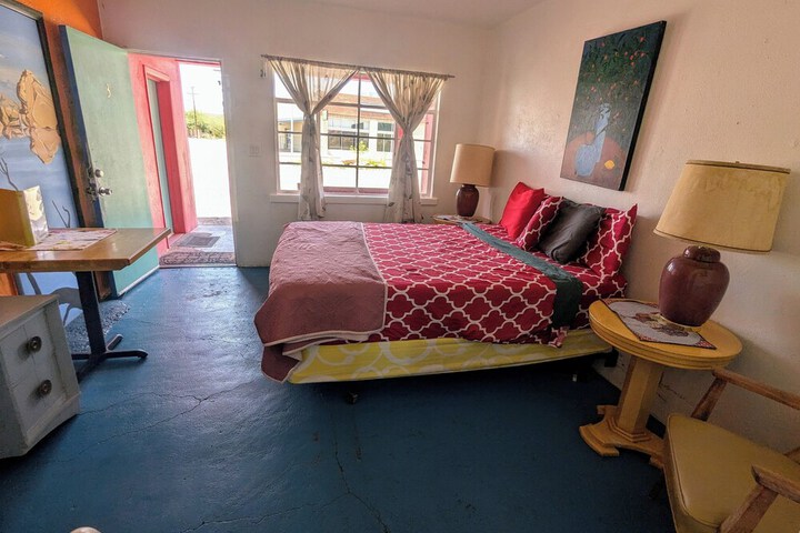 Room 82 of 276