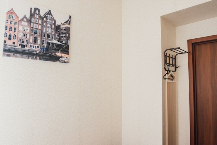 Room 16 of 19