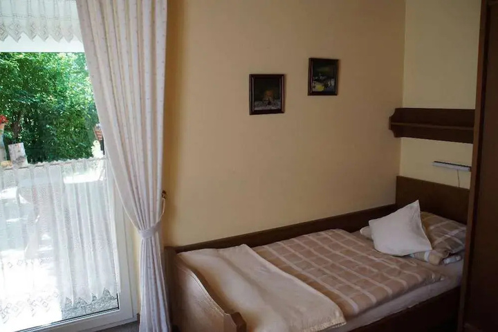 Room 3 of 18