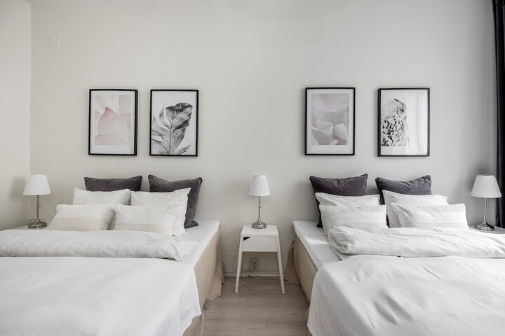 Room 8 of 80