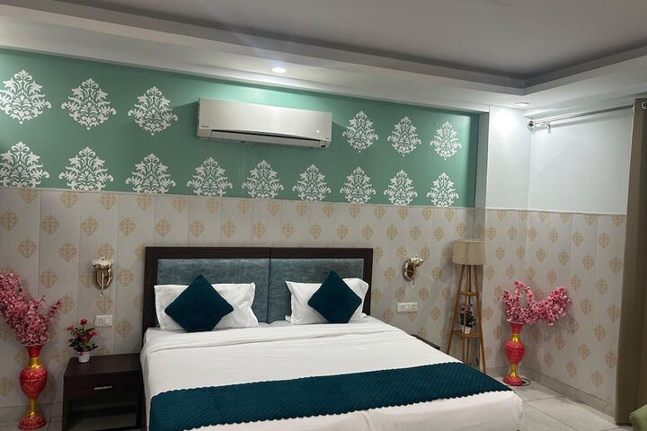 Room 6 of 28
