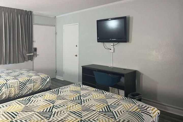 Room 7 of 10