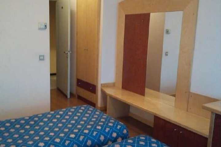 Room 11 of 25