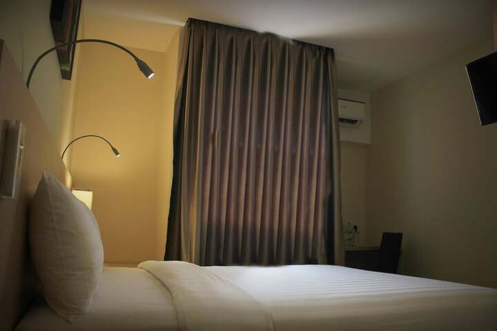 Room 11 of 49