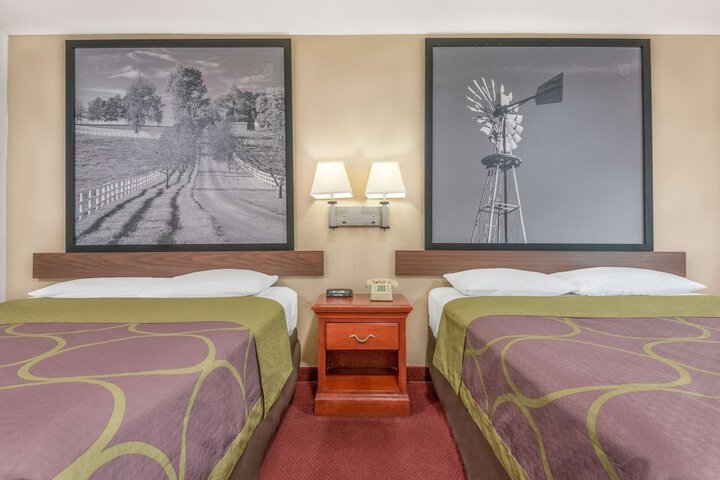 1 Queen Bed (2 of 7)