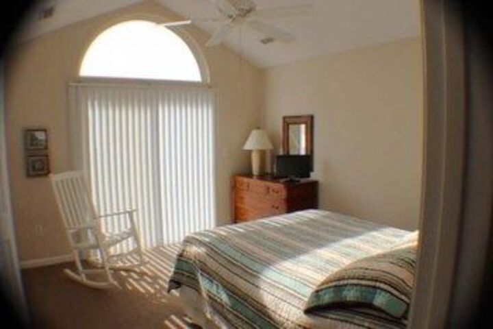 Room 6 of 18