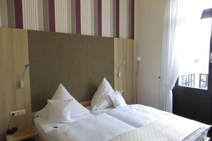Room 5 of 33