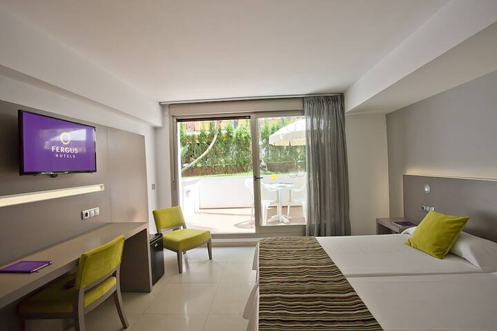 Room 12 of 27