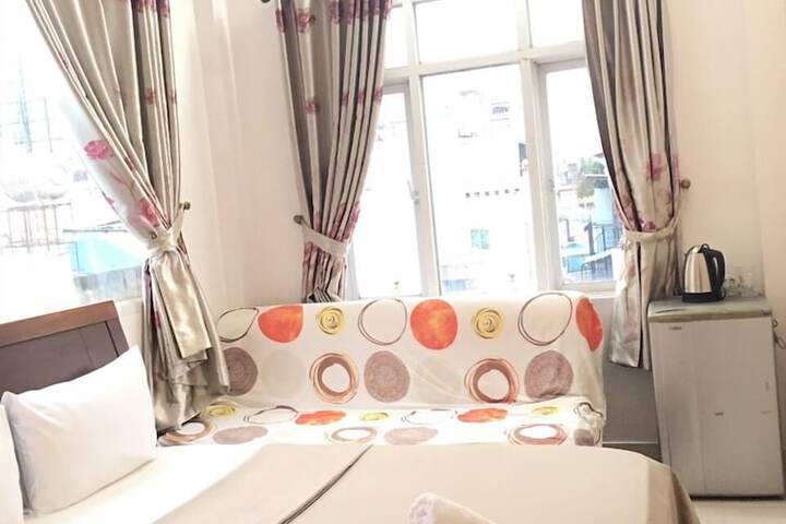 Room 4 of 32