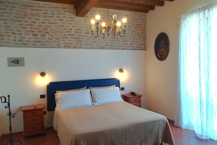 Room 10 of 31