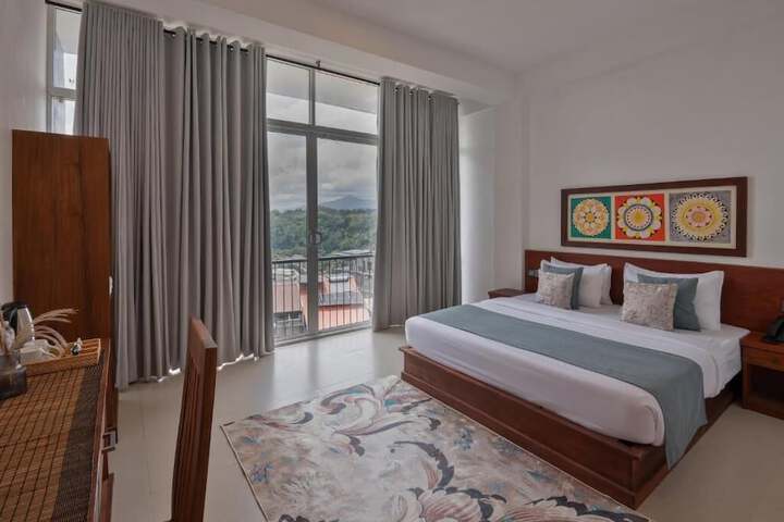 Room 25 of 47