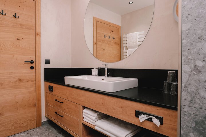 Room 13 of 100
