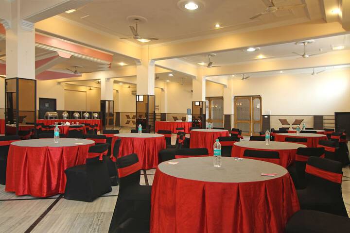 Ballroom/Hall 34 of 47