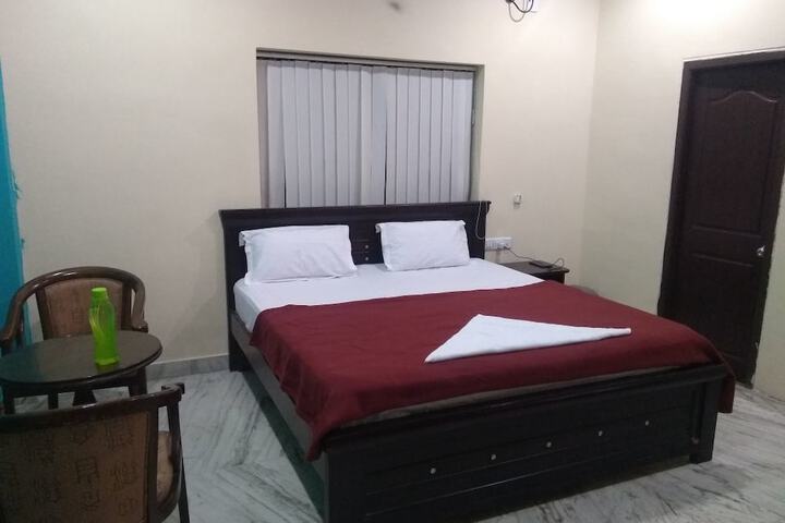 Room 3 of 8