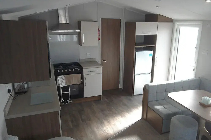 Room 5 of 11