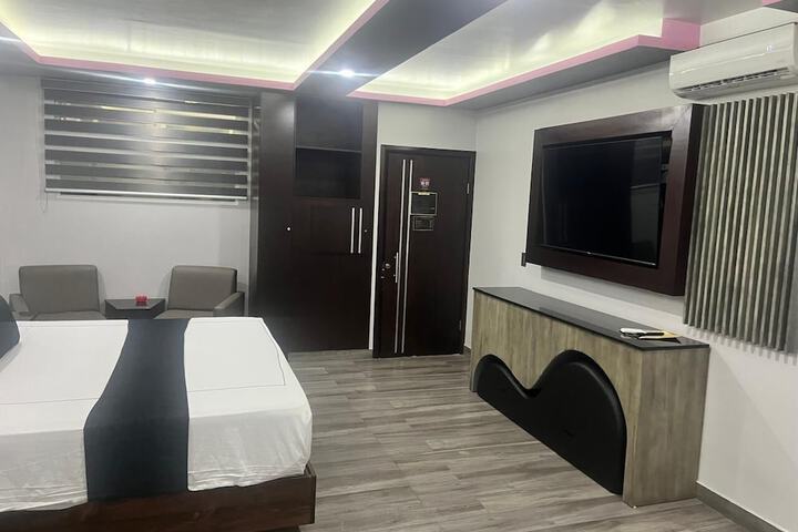 Room 4 of 14