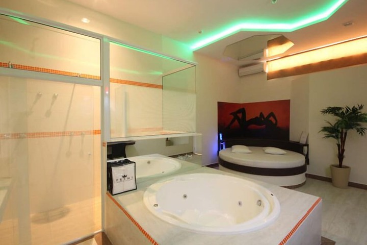 Room 6 of 29