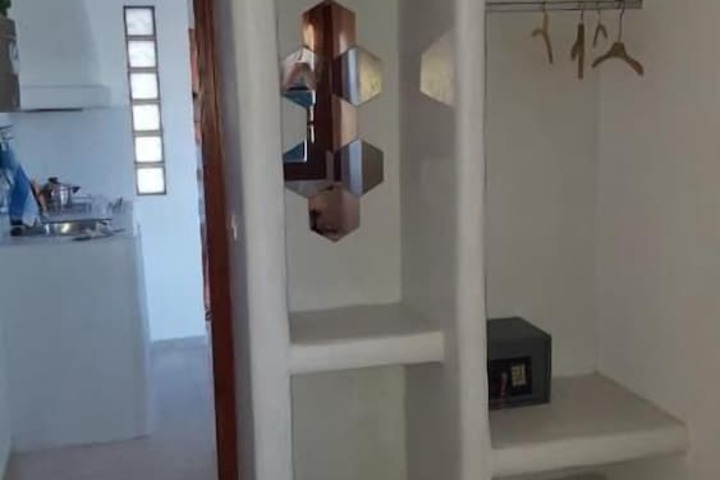 Room 8 of 162