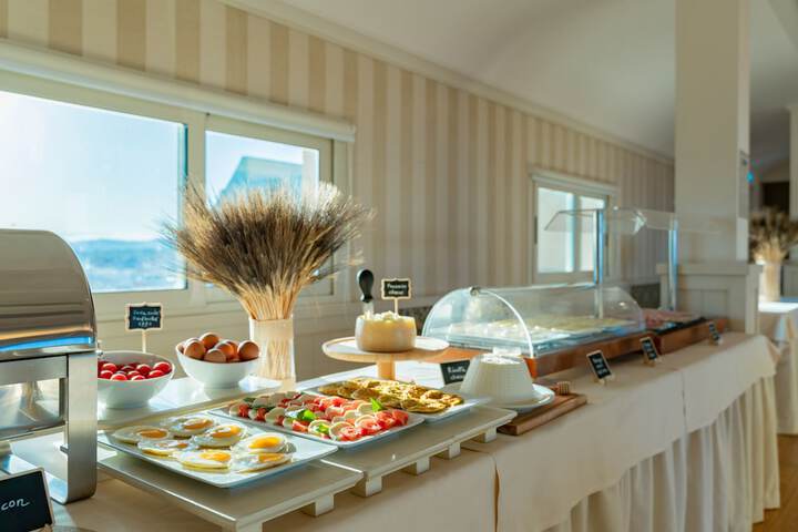 Dining 165 of 254