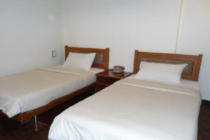 Room 8 of 18