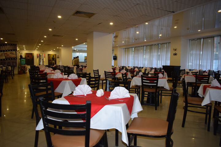 Dining 29 of 60