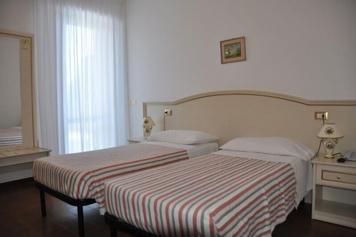 Room 17 of 44
