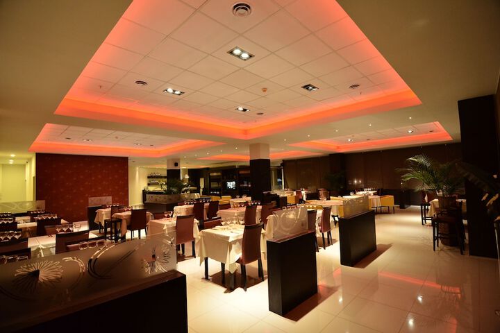 Dining 45 of 61