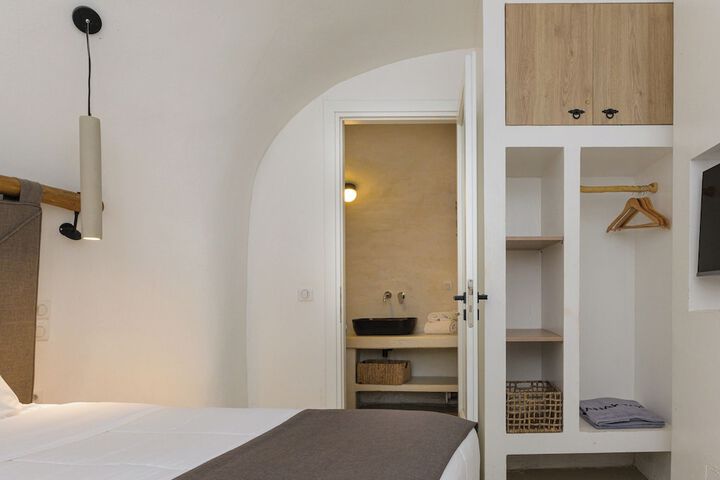 Room 14 of 102