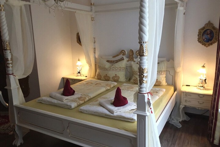 Room 17 of 40
