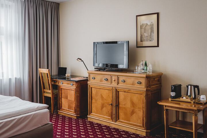 Room 4 of 65