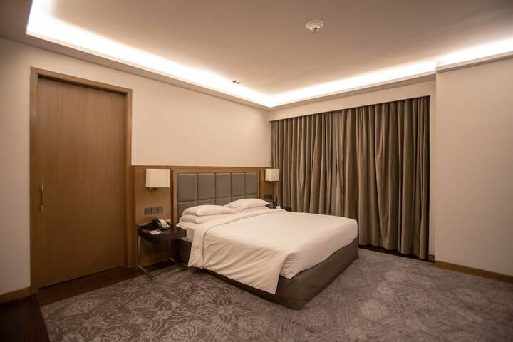 Room 7 of 94