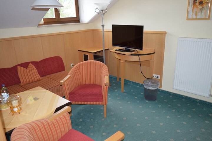 Room 12 of 106