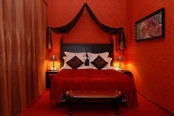 Room 10 of 11