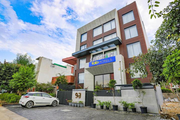 FabHotel Prime Luxe Stayz Moulsari Avenue