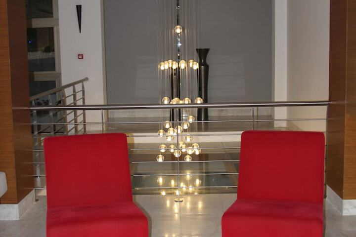 Lounge 62 of 73