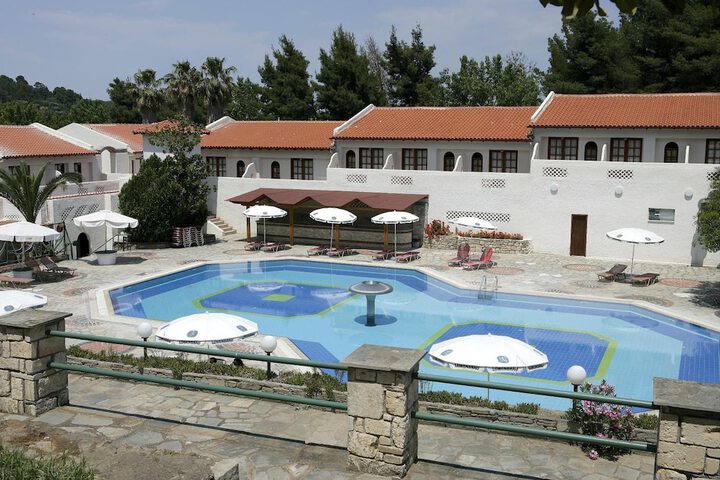 Hotel with Pool