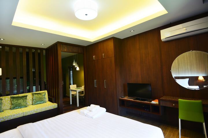 Room 6 of 63