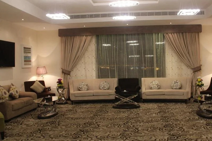 Room 4 of 18