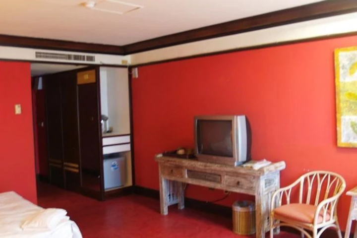 Room 4 of 6