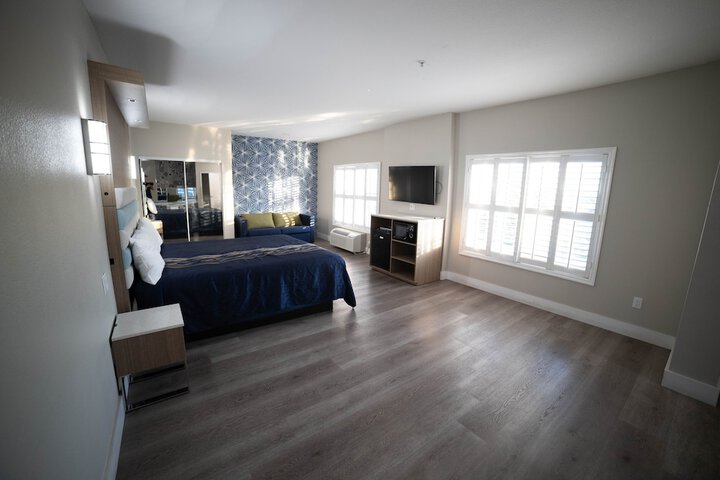 Deluxe King Bed (32 of 50)