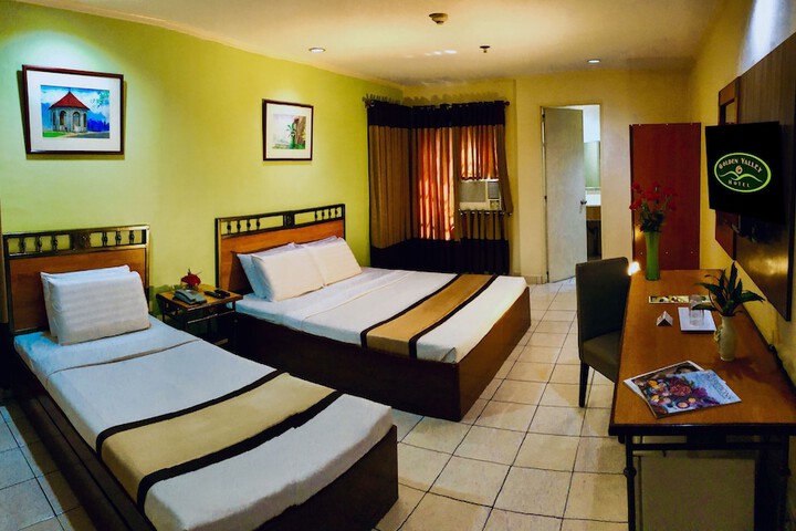 Room 43 of 69