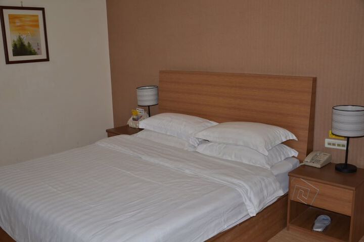 Room 4 of 10